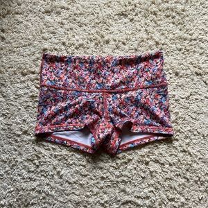Lululemon Boogie Shorts - Size 4 - Prism Petal